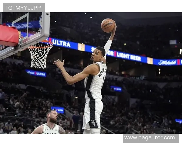 文班在16分钟内表现出色三投三中贡献9分10篮板7助攻3盖帽失误略多但依然完美 文班在16分钟内表现出色三投三中贡献9分10篮板7助攻3盖帽失误略多但依然完美