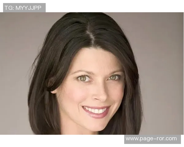 安吉尔里斯分享多伦多48小时美照展现青春活力与时尚魅力